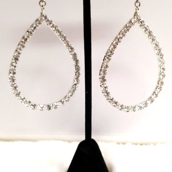 Diamond Like Oval Earrings - Picture 4 of 4